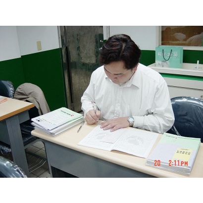 華興補習班聯絡簿三方溝通（學生×導師×家長）